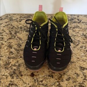Nike Black and Pink Women's Sneakers